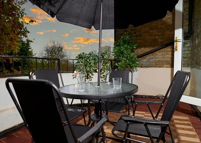 Chic 1-Bed Flat With Terrace In Notting Hill W10