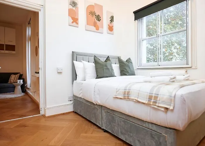 Chic 1-Bed Flat With Terrace In Notting Hill W10