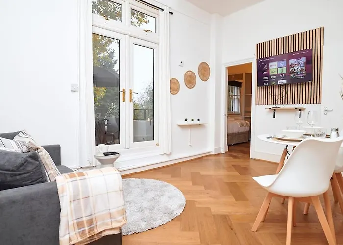 Chic 1-Bed Flat With Terrace In Notting Hill W10