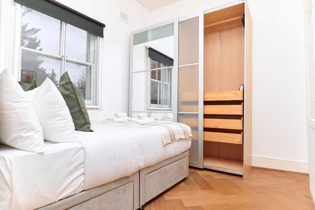 Chic 1-bed Flat With Terrace In Notting Hill W10 * London