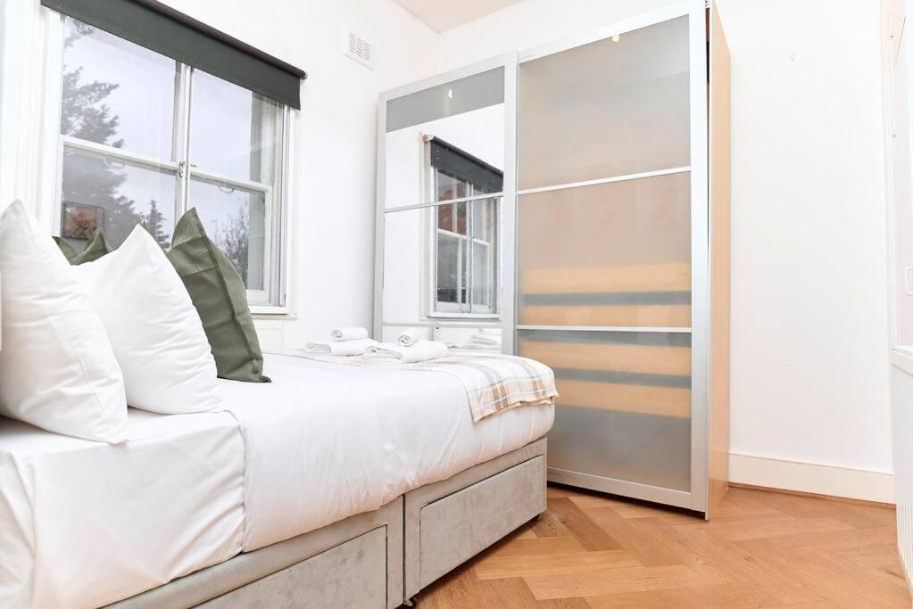 Chic 1-bed Flat With Terrace In Notting Hill W10 London