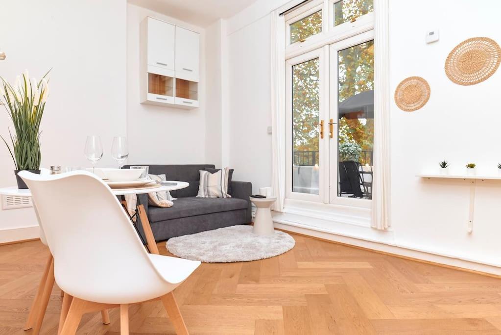 Chic 1-bed Flat With Terrace In Notting Hill W10